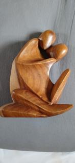 houten beeld van kussend stel., Antiek en Kunst, Ophalen of Verzenden