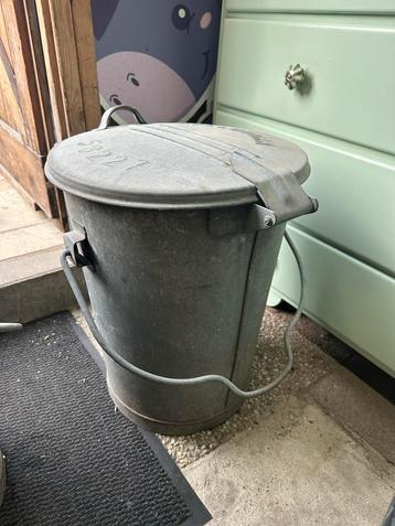Vintage Zinken Afvalbakken/Prullenbakken - Set van 2 beschikbaar voor biedingen