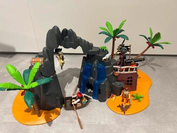 Playmobil pirateneiland / hol 6679 + piratenvlot 6682 beschikbaar voor biedingen