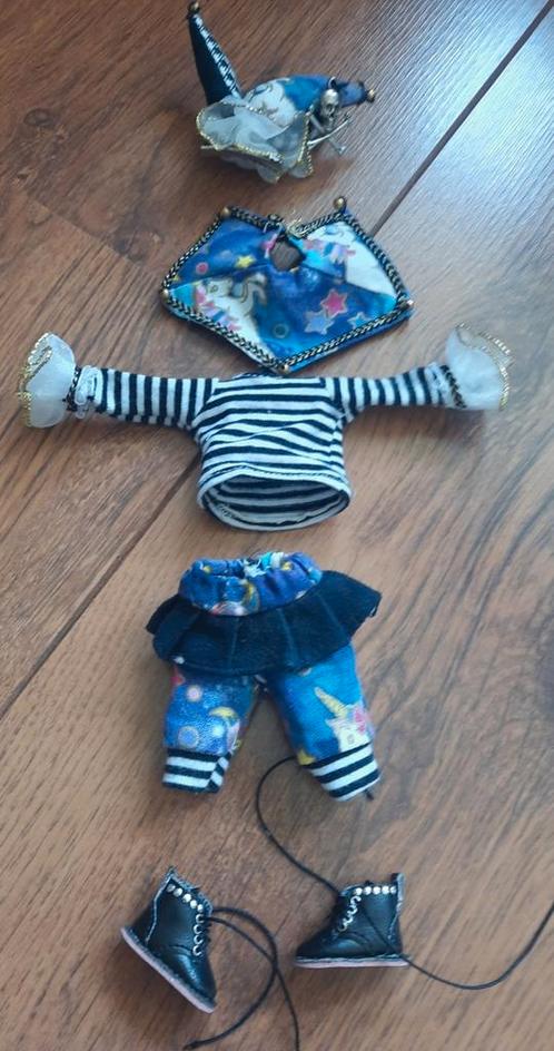 Bjd 1/8, o.a pukifee, lati yellow,4 dlg kleding set+schoenen, Verzamelen, Poppen, Zo goed als nieuw, Kleertjes, Ophalen of Verzenden