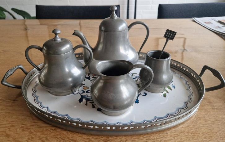 Mooi Makkum Dienblad met Tinnen Servies, Antiek en Kunst, Antiek | Tin, Ophalen