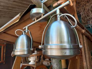 Industriële hanglamp beschikbaar voor biedingen