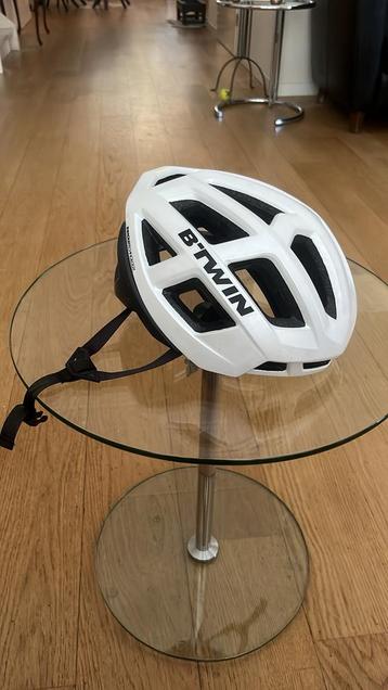 Btwin fietshelm nieuw beschikbaar voor biedingen