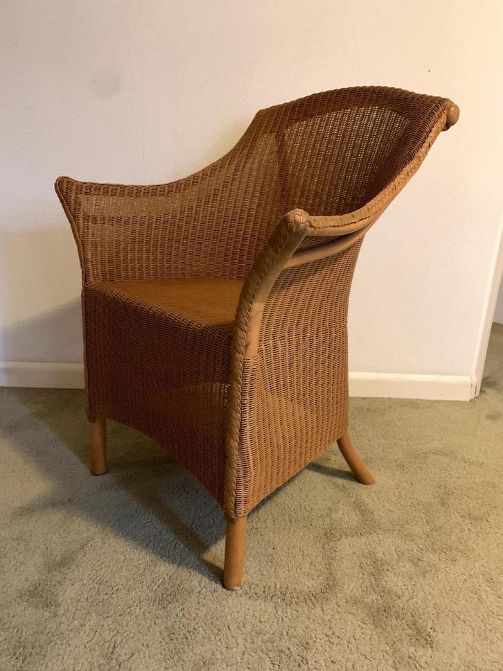 Lloyd Loom stoel met armleuningen, Huis en Inrichting, Stoelen, Zo goed als nieuw, Eén, Bruin, Ophalen