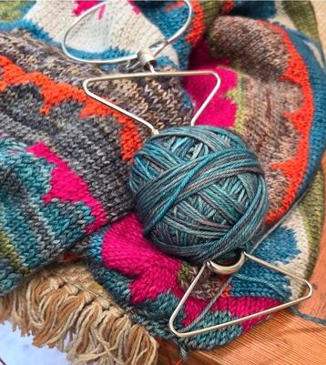 Twizzter garen-houder beschikbaar voor biedingen