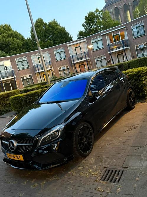 Mercedes-Benz A-Klasse A180 Blue EFF Aut7 2017 Zwart, Auto's, Mercedes-Benz, Particulier, A-Klasse, 360° camera, 4x4, Aangepast voor mindervaliden