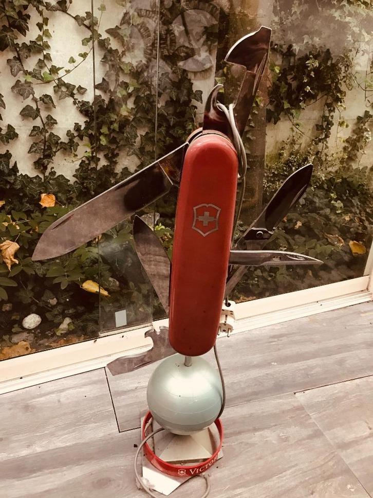Victorinox XXL Etalage mes moet nagekeken niet alles beweegt, Caravans en Kamperen, Kampeergereedschap, Gebruikt, Verzenden