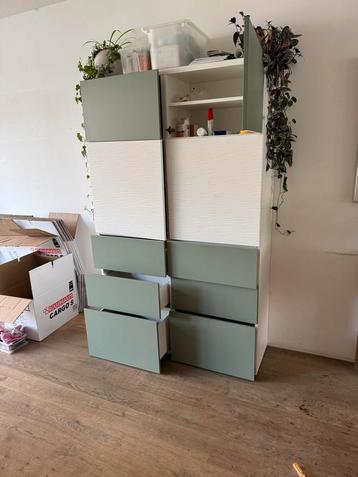 Wandkast Besta, 6 lades en 4 deurtjes