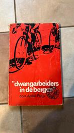 Dwangarbeiders in de bergen. André Parijs. Tour de France., Ophalen of Verzenden, Gebruikt, Overige typen