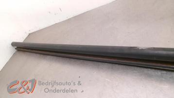 Schuifdeur Rail rechts van een Opel Vivaro beschikbaar voor biedingen