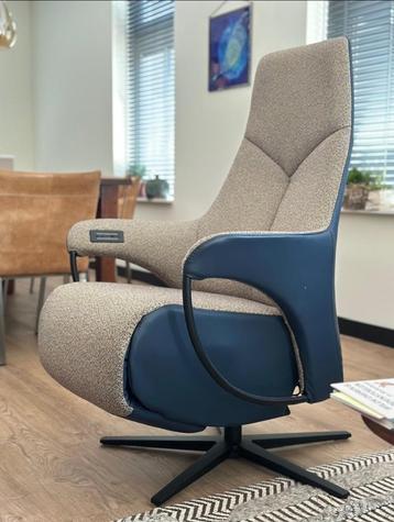 + 350 Relaxstoelen  - -    Teun Arts   - -    Sta op stoelen beschikbaar voor biedingen
