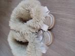 Leuke uggs grijs maat 28.5, Kinderen en Baby's, Kinderkleding | Schoenen en Sokken, Ophalen, Gebruikt, UGG, Meisje