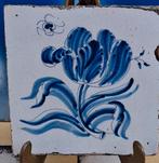 Tegel. Tulp. Ca 1700.  13/13 cm., Antiek en Kunst, Ophalen