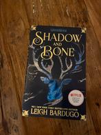 Shadow and Bone - Leigh Bardugo, Ophalen of Verzenden, Zo goed als nieuw
