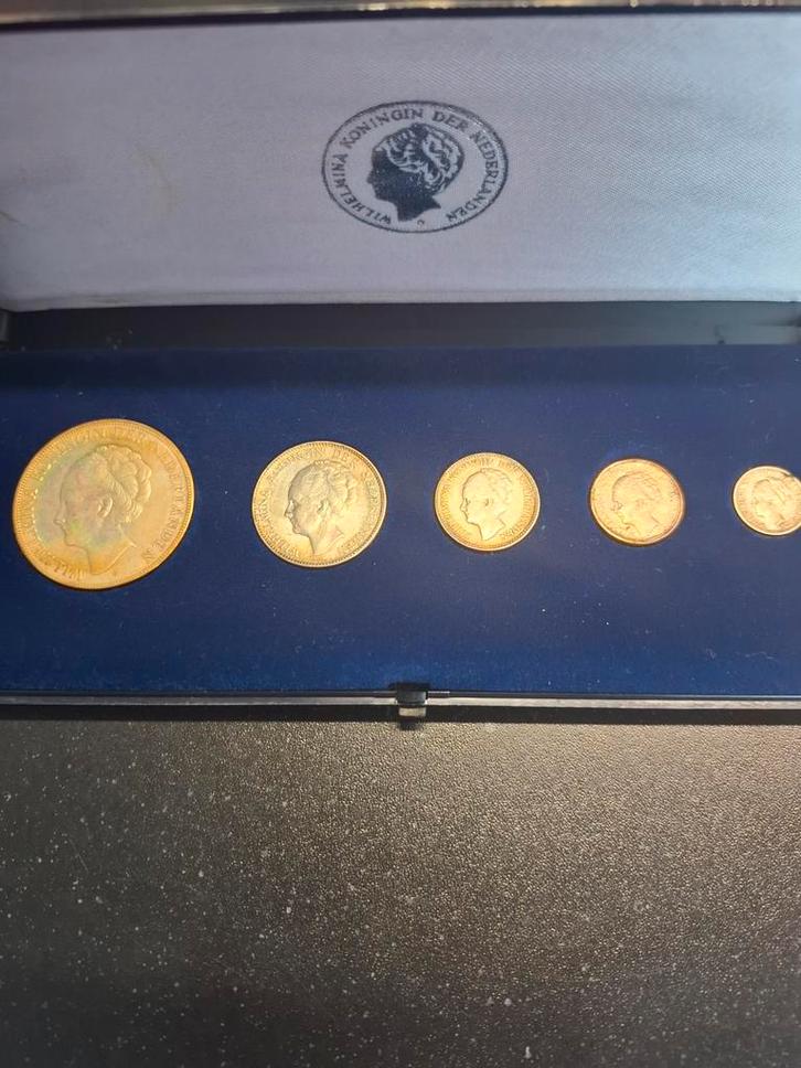 Cassette met zilveren Wilhelmina munten. AMRO bank, Postzegels en Munten, Munten | Nederland, Setje, Overige waardes, Koningin Wilhelmina