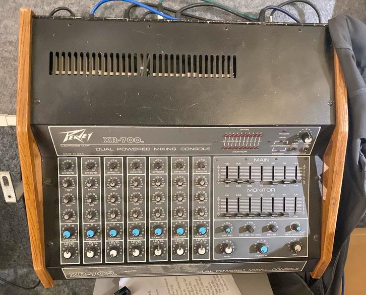 Vintage Peavey XR-700 Mengpaneel / 2x Soundtech Speakers, Muziek en Instrumenten, Mengpanelen, Gebruikt, 5 tot 10 kanalen, Microfooningang