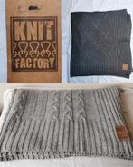 2x Knit factory woondekens antraciet en licht grijs gebreid, Ophalen of Verzenden, Zo goed als nieuw