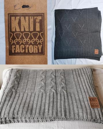 2x Knit factory woondekens antraciet en licht grijs gebreid 