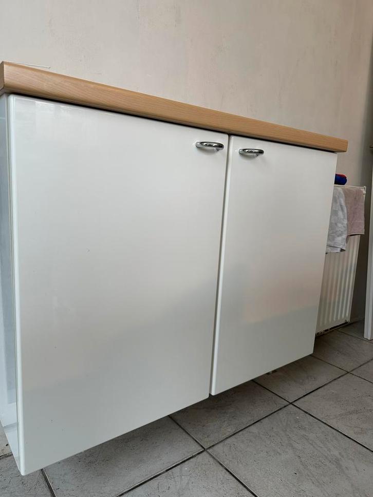 Witte hoogglans Häcker wandkast / muurkast met blad, Huis en Inrichting, Keuken | Keukenelementen, Gebruikt, Minder dan 100 cm