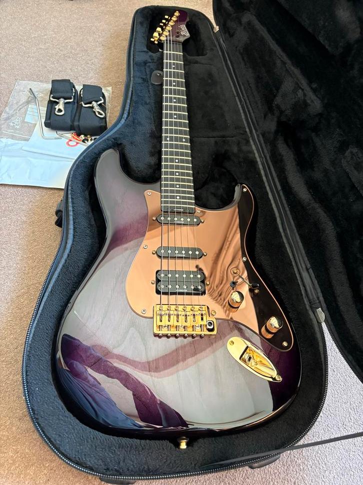 Blade RH4 Misty Violet - Nieuwstaat!, Muziek en Instrumenten, Snaarinstrumenten | Gitaren | Elektrisch, Zo goed als nieuw, Solid body