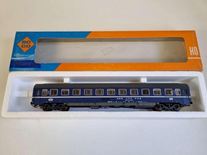 Roco 44300 - Personenrijtuig met verlichting van de SBB-CFF, Hobby en Vrije tijd, Modeltreinen | H0, Zo goed als nieuw, Wagon