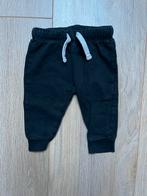 Zwarte broek met elastiek / joggingbroek, maat 68 van Hema, Kinderen en Baby's, Babykleding | Maat 68, Ophalen of Verzenden, Gebruikt