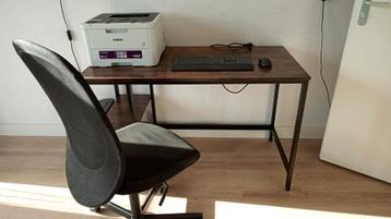 Bureau-computertafel vintage plus bureaustoel beschikbaar voor biedingen
