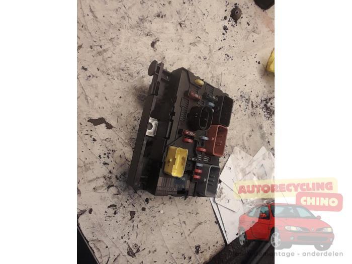 Zekeringkast van een Peugeot 207, Auto-onderdelen, Elektronica en Kabels, Peugeot, Gebruikt, 3 maanden garantie, Ophalen