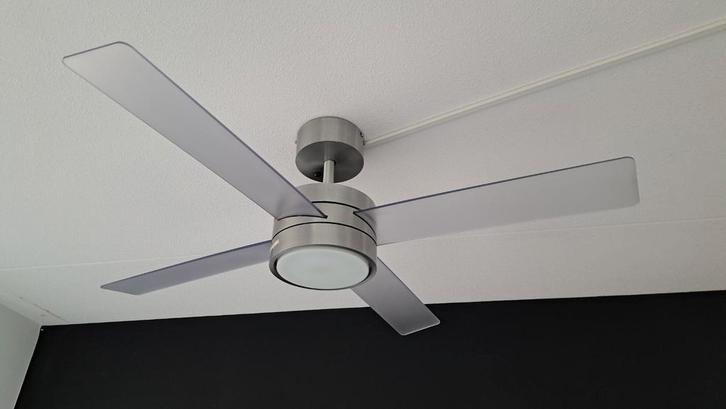 Plafondventilator met afstandsbediening, Huis en Inrichting, Lampen | Hanglampen, Zo goed als nieuw, Minder dan 50 cm, Kunststof