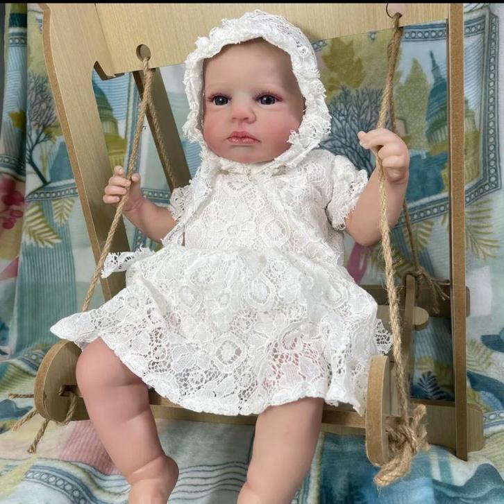 Levensechte Reborn Babypop Loulou, Verzamelen, Poppen, Nieuw, Babypop, Levensecht of Reborn, Ophalen of Verzenden