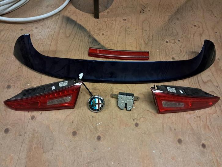 Alfa giulietta (940) achterklep onderdelen, Auto-onderdelen, Klein materiaal, Ophalen of Verzenden