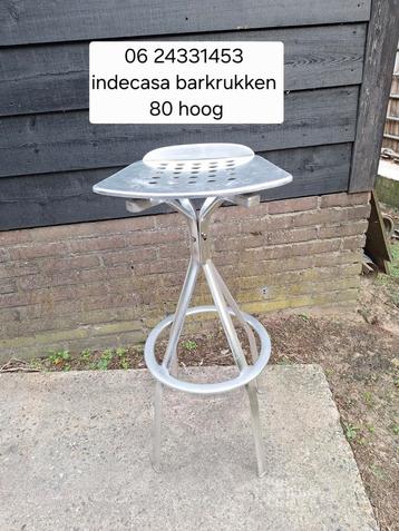 Zeldzaam aangeboden vintage aluminium barkrukken  beschikbaar voor biedingen