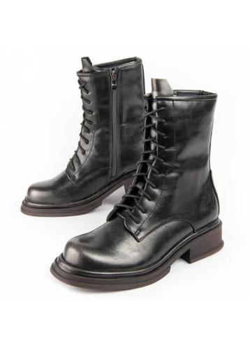 !! 🤎 Nieuwe Chunky Veterlaarzen 🖤 !! beschikbaar voor biedingen