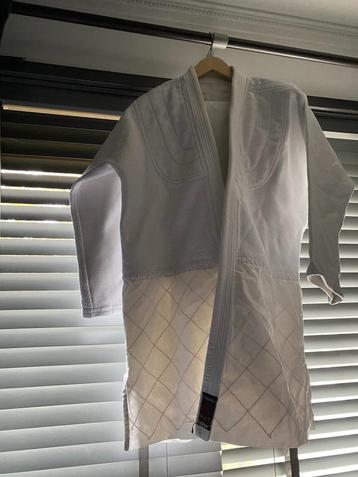 Hayashi martial arts pak - 6/190 beschikbaar voor biedingen