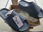 Yeezy Slides Slate Marine Maat 46, Kleding | Heren, Schoenen, Slippers, Overige kleuren, Nieuw, Ophalen of Verzenden