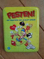 Kaartspel Pesten het kaartspel dat je blijft spelen in blik, Hobby en Vrije tijd, Gezelschapsspellen | Kaartspellen, Ophalen of Verzenden
