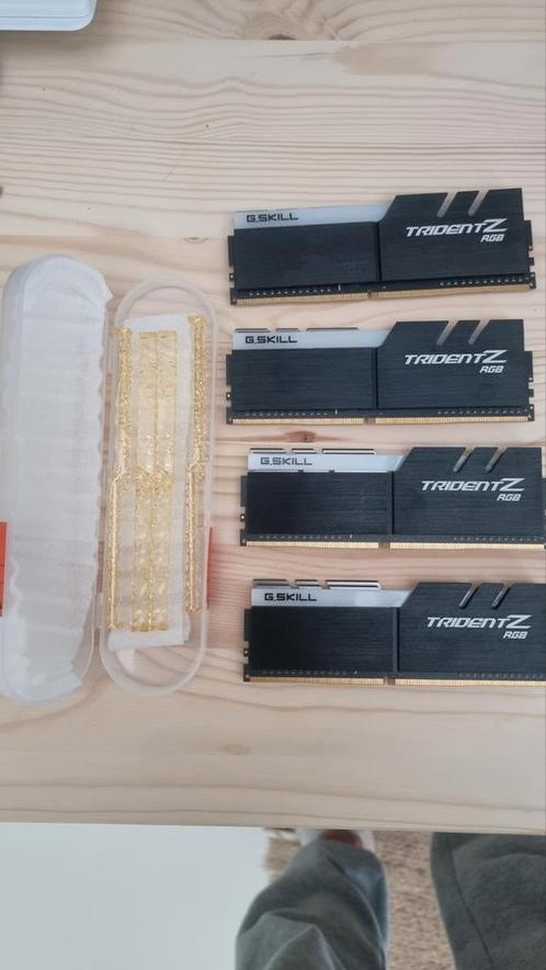 G skill trident Z RGB 32gb ram 3200mhz, Computers en Software, RAM geheugen, Zo goed als nieuw, Desktop, 32 GB, DDR4, Ophalen of Verzenden