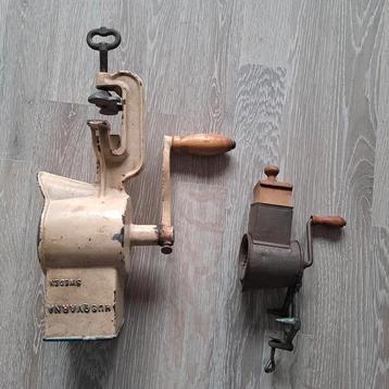 2x antieke keuken molens beschikbaar voor biedingen