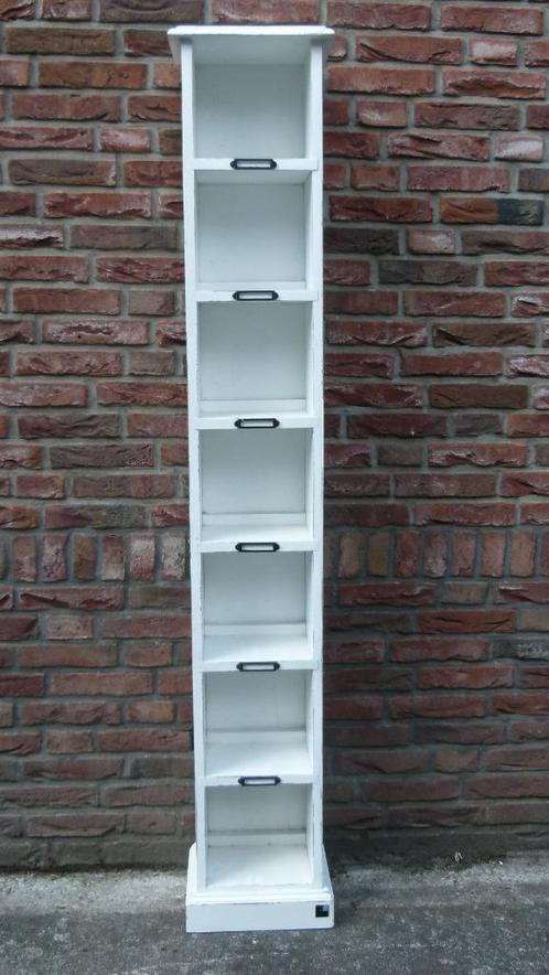 Landelijk nieuwe old white look cd - dvd kast toren vakkenka, Huis en Inrichting, Woonaccessoires | Cd- en Dvd-rekken, Zo goed als nieuw