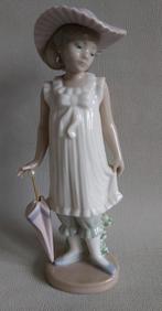 Lladro NAO April Showers (nr #1126), Ophalen of Verzenden, Zo goed als nieuw, Mens