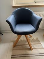 Draaiende (bureau) stoel met houten onderstel, Ophalen, Gebruikt, Blauw, Eén
