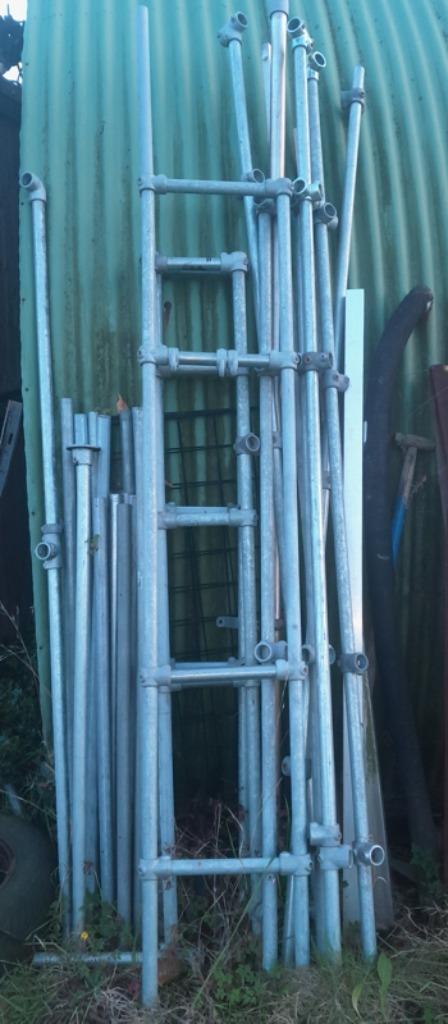 Partij 38mm Steigerpijp met veel koppelingen, zeer goede sta, Doe-het-zelf en Verbouw, Steigers, Zo goed als nieuw, Overige typen