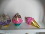 2 glazen  ornamenten hangers, cupcakes en ijsco €0.50. ,, Diversen, Kerst, Ophalen of Verzenden, Gebruikt