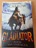 Simon Scarrow - Zoon van Spartacus - deel 3, Boeken, Ophalen of Verzenden, Zo goed als nieuw, Simon Scarrow