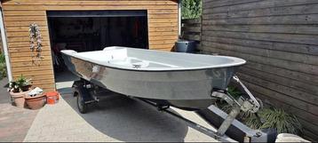 Boot met trailer beschikbaar voor biedingen