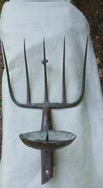 Kandelaar " oude IJzeren tuinvork, hooivork", Antiek en Kunst, Ophalen of Verzenden