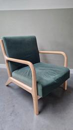 Groene suède fauteuil met hout, Huis en Inrichting, Fauteuils, Ophalen, Gebruikt, 75 tot 100 cm, 50 tot 75 cm