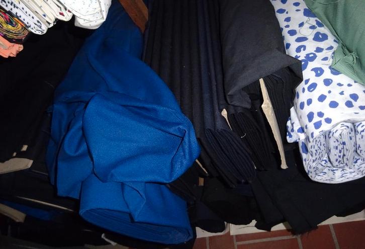 NIEUW Mid. Blauw degelijke kwaliteit stoffen 45% wol/55% pol, Hobby en Vrije tijd, Stoffen en Lappen, Nieuw, Overige materialen