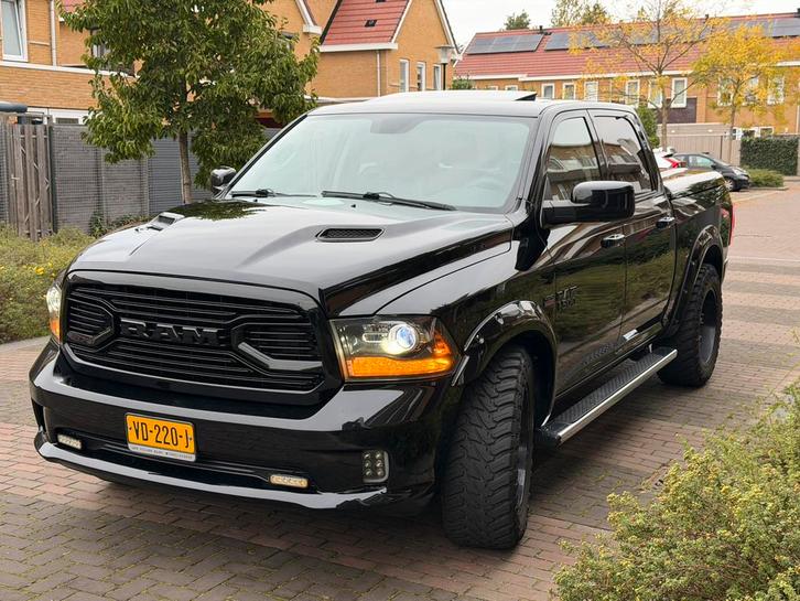 Dodge RAM Laramie - Lage Bijtelling!, Auto's, Dodge, Particulier, RAM 1500, 4x4, ABS, Achteruitrijcamera, Airbags, Airconditioning