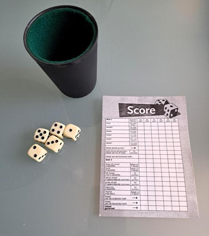 Spel: Yahtzee (zonder de verpakking zoals op foto 3), Hobby en Vrije tijd, Gezelschapsspellen | Overige, Zo goed als nieuw, Ophalen